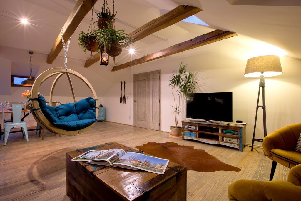 Bohemian Chic 2 Bedroom 2 Bathroom Loft With Hanging Chair Прага Екстер'єр фото